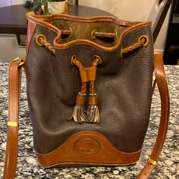 Dooney & Bourke Handbags - 💜 2/$25 💜 Vintage AUTHENTIC Dooney & Burke Bucket Bag
